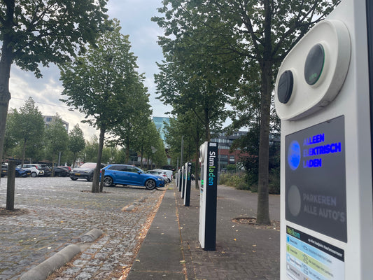 Slimladen laadplein in hoofddorp - Smart Charging geïntegreerd met een batterij